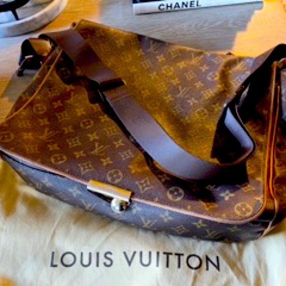 Authentic Louis Vuitton Monogram Abbesses Messenger - Picture 1 of 10